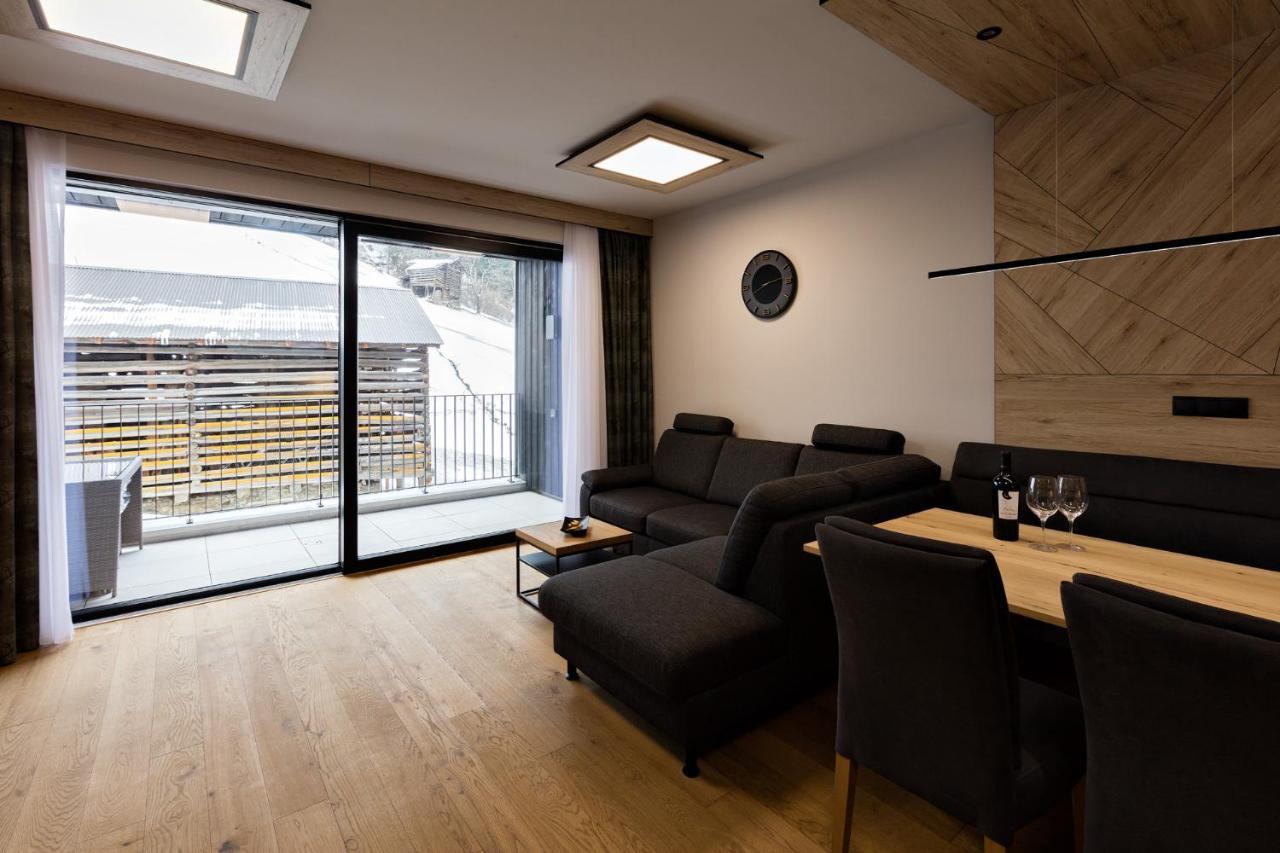 Moderne Wohnung Mit Einer Wunderschoenen Aussicht In Der Residenz Silvretta ゼー エクステリア 写真